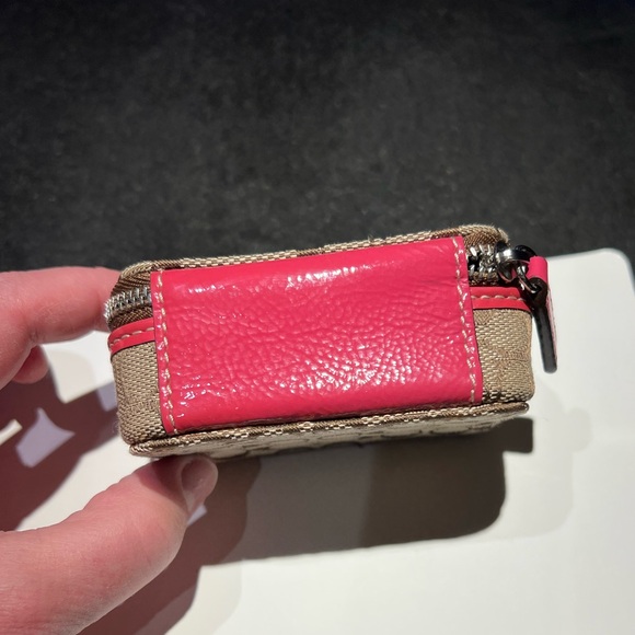 COACH SIGNATURE PILL BOX with pink trim - Picture 3 of 6